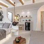 Fanis מלון