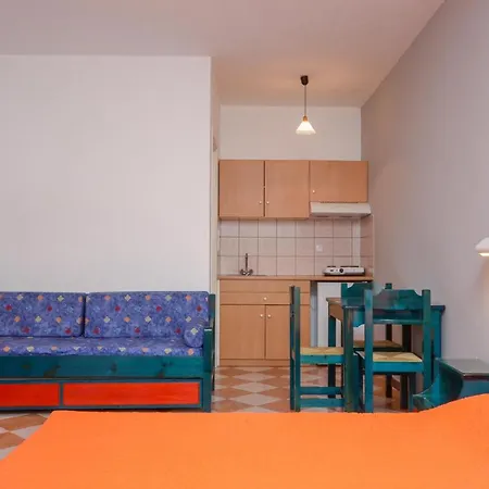 Fanis Hotel 2*