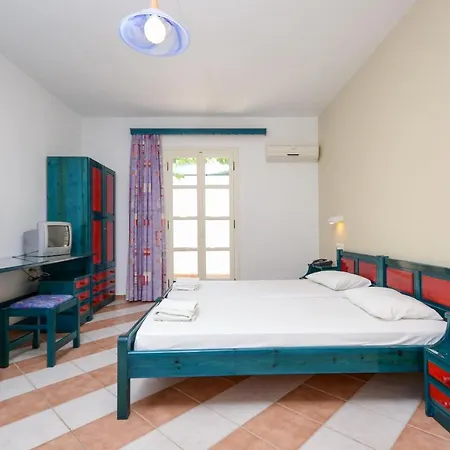 Fanis Hotel 2*