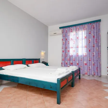 Fanis Hotel 2*