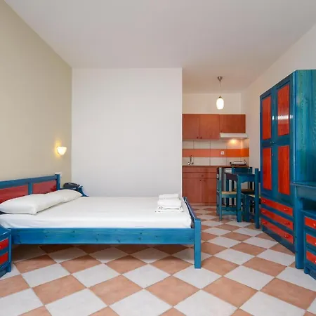 Fanis Hotel 2*